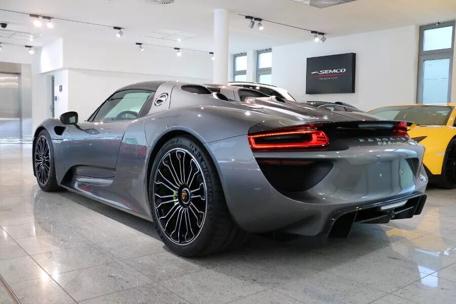 Porsche 918 цены. Порше 918 Спайдер. Porsche 918 Meteor Grey Metallic.. Porsche 918 Grey. Porsche 918 Spyder серый.