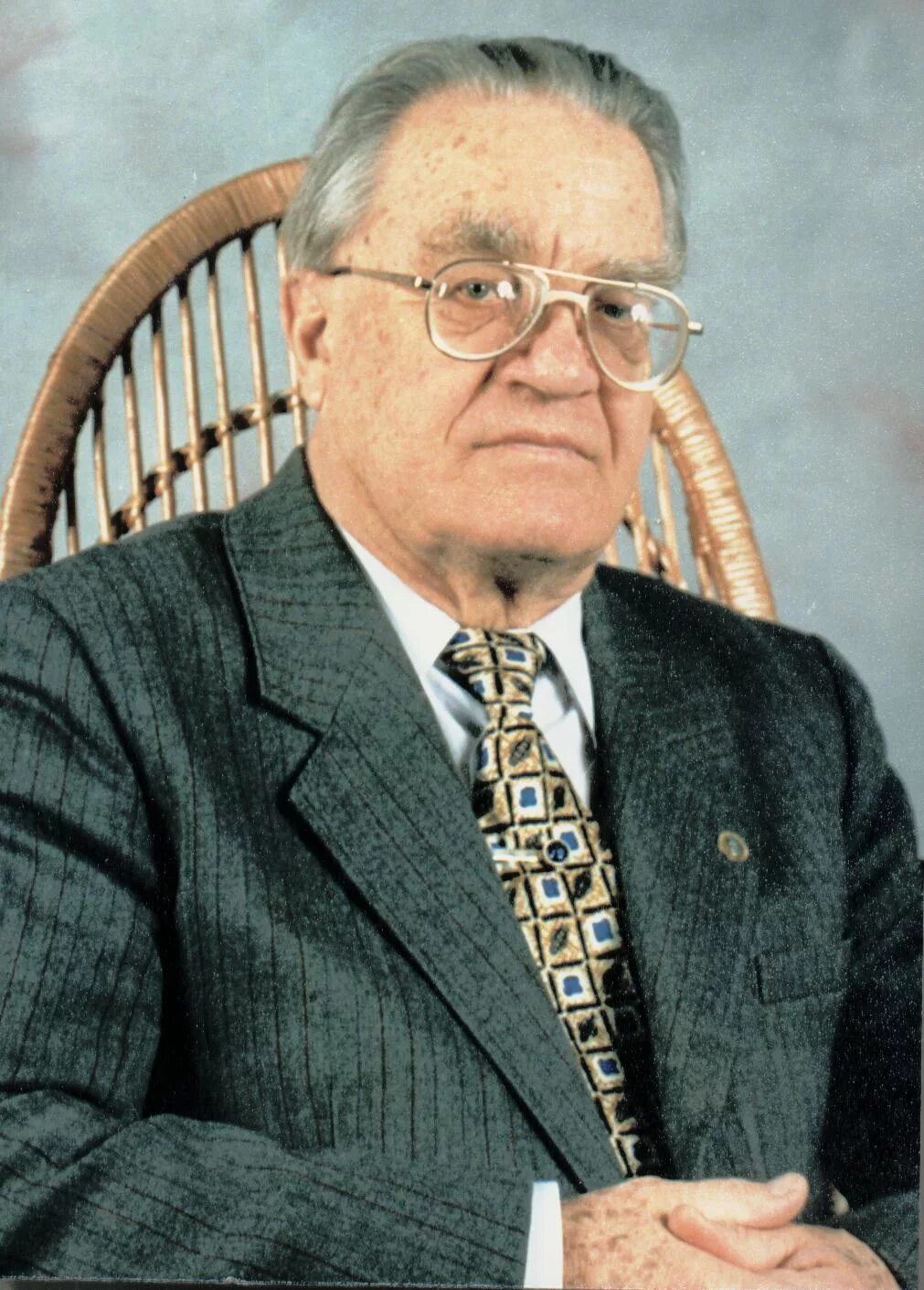 Петрович казначеев. Влаиль казначеев. Казначеев влаиль петрович биография. Владимир петрович казначеев. Влаиль петро́вич казначе́ев.