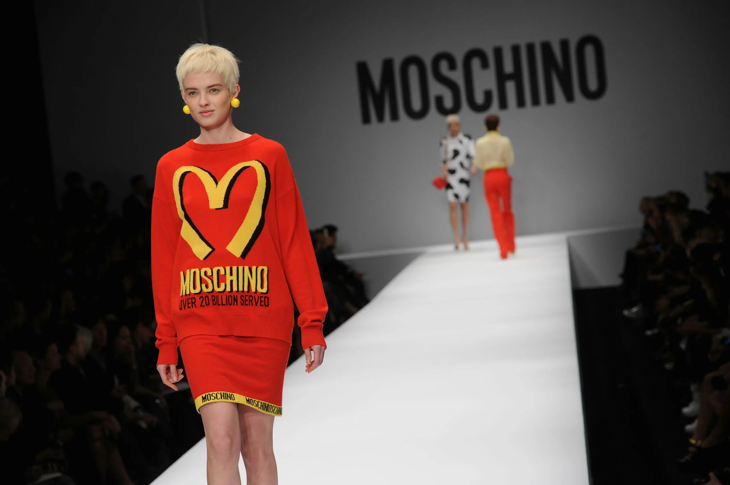 Москино одежда. Moschino 2. Москино бренд. Jeremy Scott Moschino. Moschino AW 2022.