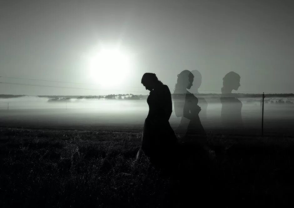 Люблю быть в тени. Тень уходящей девушки. силуэт уходящей женщины. одиночество на двоих. тени ушедших.