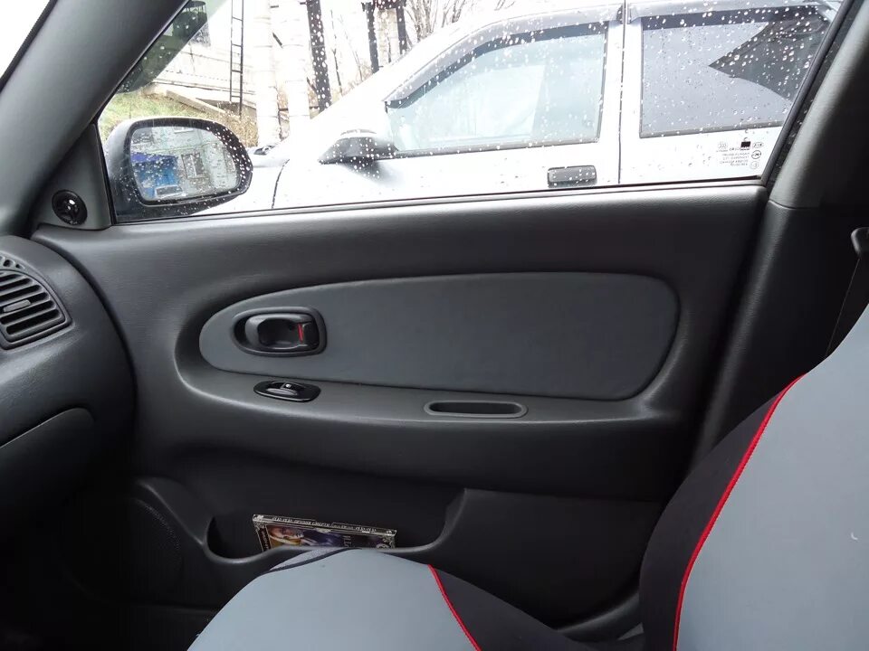 Ремонт Kia Spectra : Снятие и установка обивки задней двери