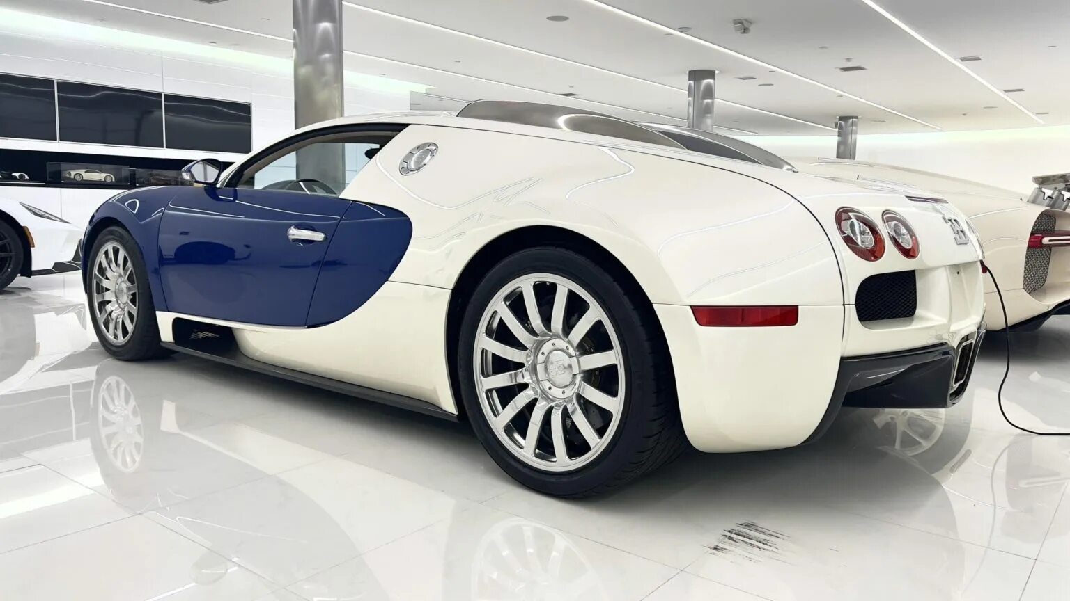 Сколько бугатти в мире. Bugatti Manny Khoshbin. Bugatti Veyron. Porsche 963 LMDH. Manny Khoshbin Veyron.