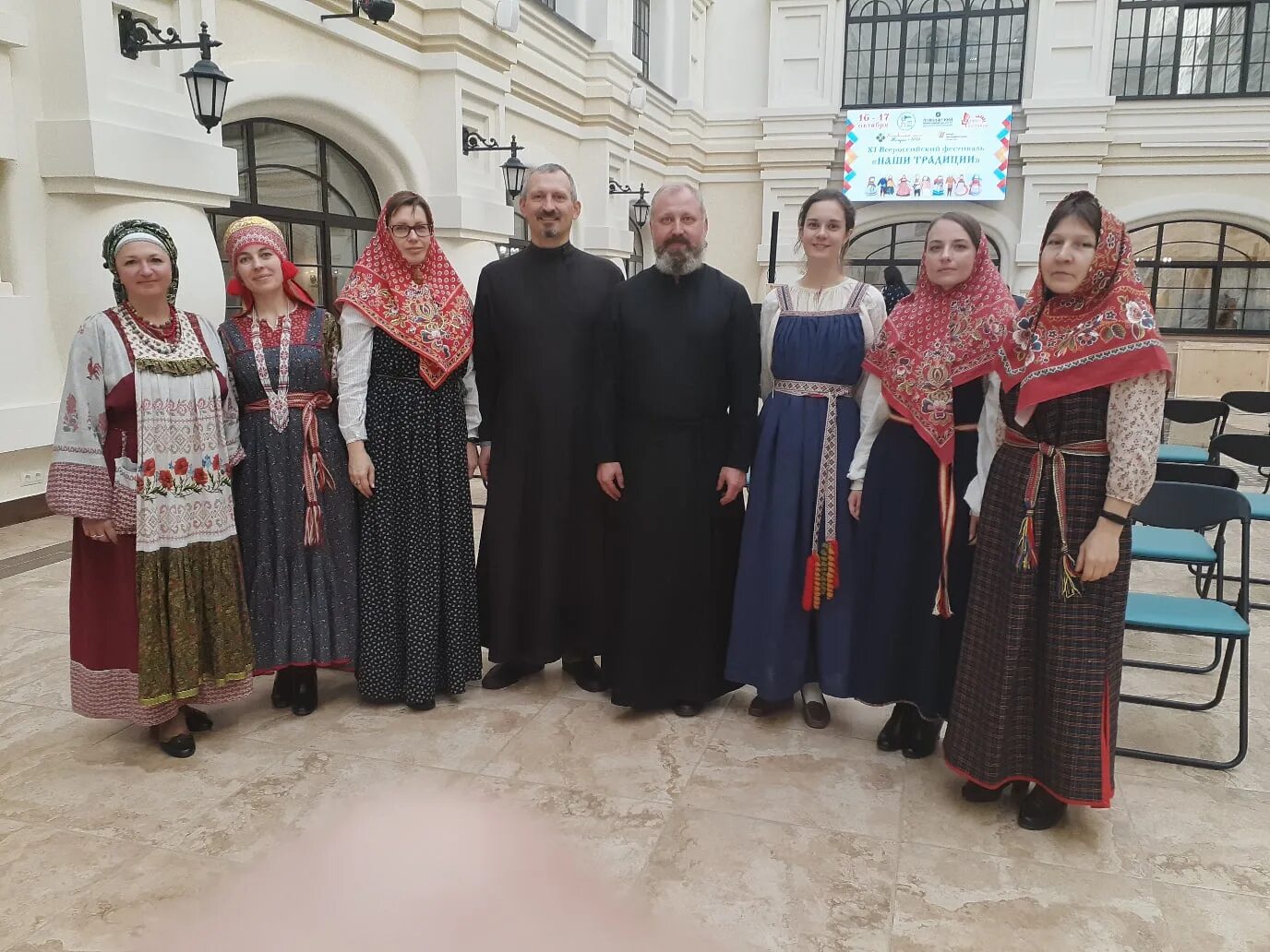 Ансамбль жигули в тольятти. Филармония поволжской. Ансамбль тольятти. Алконост тольятти ансамбль. Фольклорный театр народный.