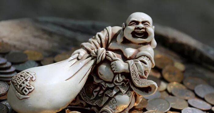 Статуя денег. Памятник доллару. Статуя денег. Божок будда. Статуя денег.