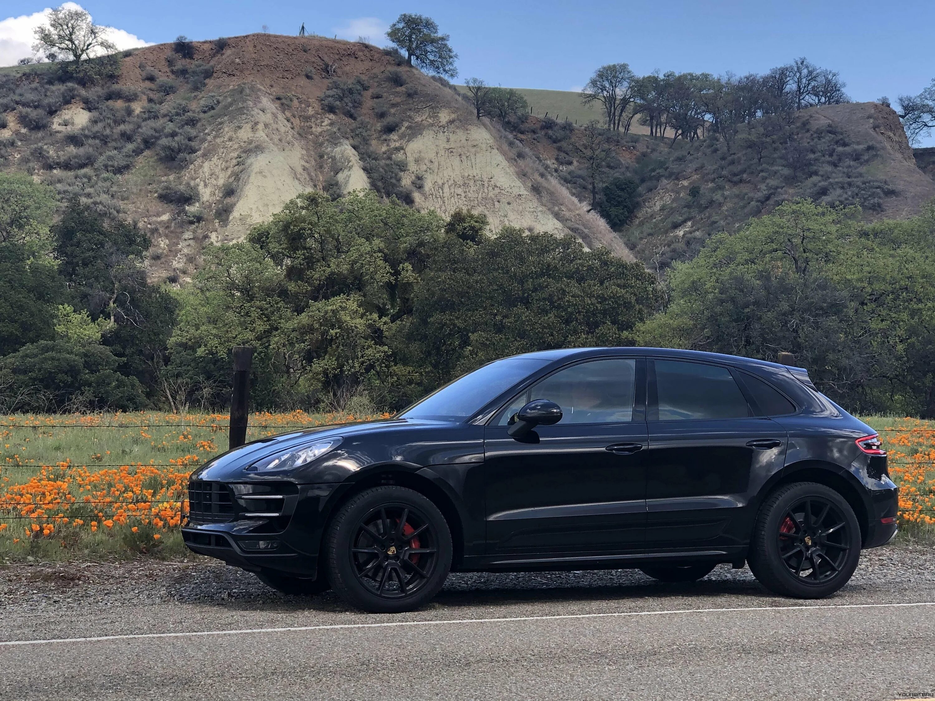 Macan м5. Porsche Macan Turbo 2021. Порше Макан 2022 черный. Porsche Macan 2021. Порше Кайен Macan.