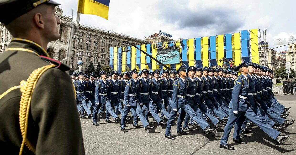 24 августа киев. Парад в киеве 24 августа. Украинские военнослужащие. День независимости украины 2022. Крещатик киев 2022.