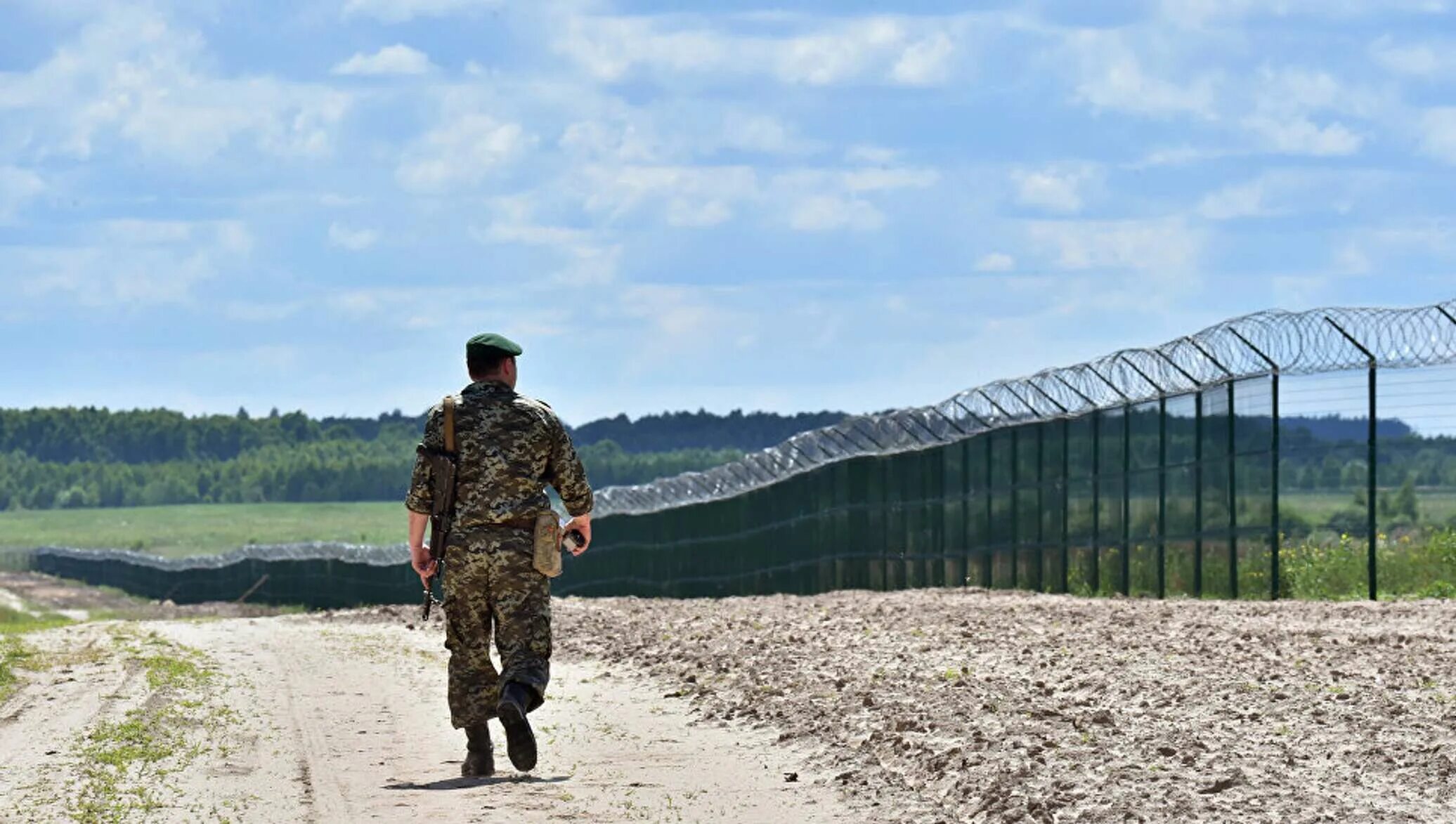 Граница на суше. Государственная граница Украины. Пограничная зона России. Пограничники на границе с Украиной. Российские пограничники.