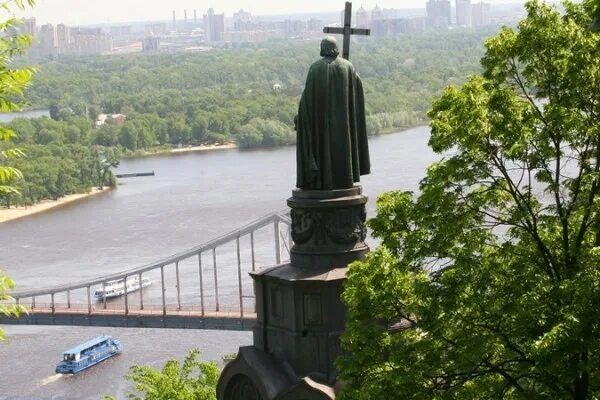 Пам'ятник святому Владимиру в Киеве. Памятник князю Владимиру в Киеве. Памятник князю Владимиру в Киеве на Владимирской Горке. Памятник князю Владимиру на Владимирской Горке.