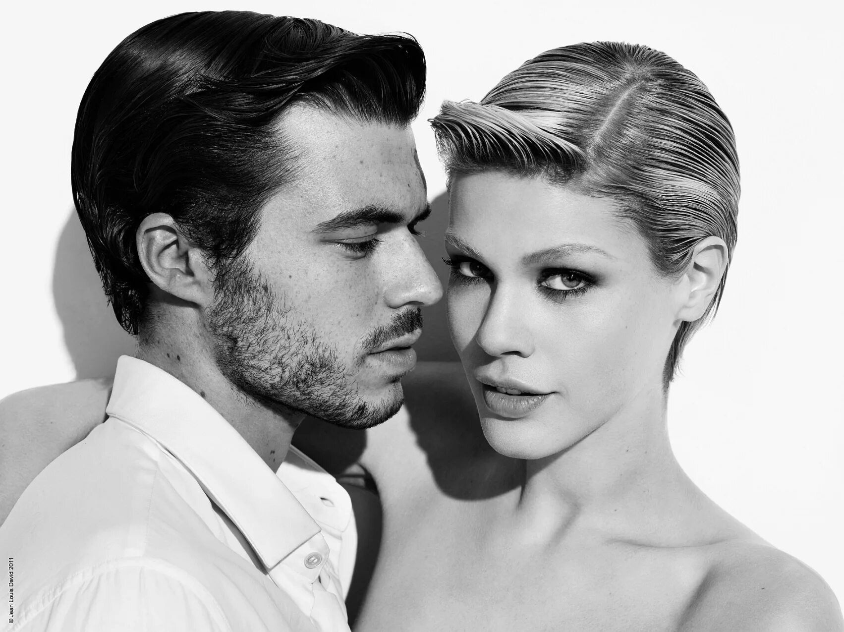 Мужчина и женщина с красивыми волосами. Стрижка парень и девушками. Стрижка парень и девушками. Мужская и женская парикмахерская. Мужские и женские стрижки.