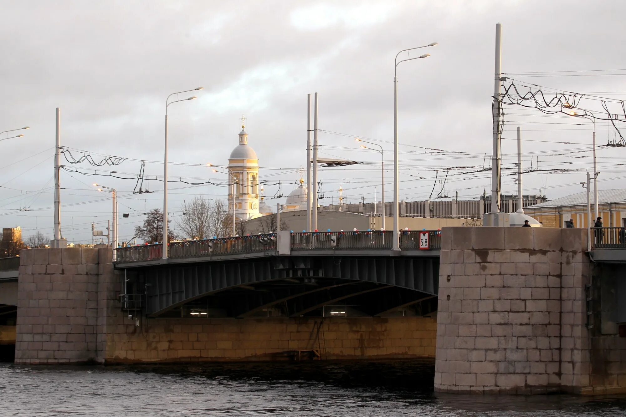 Где начинается мост. Тучков мост СПБ. Ограда Тучкова моста. Перила Тучкова моста.