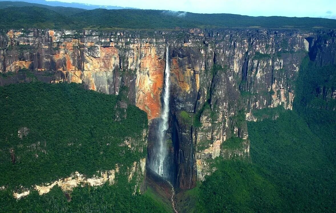 Самый высокий водопад гвианском плоскогорье. Водопад Анхель Венесуэла. Национальный парк Канайма Венесуэла. Тепуи Венесуэла. Водопад Анхель в Южной Америке.