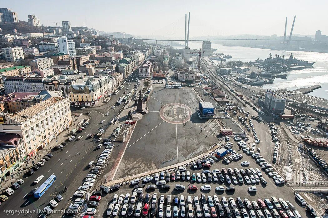 Central area. Центральная площадь Владивостока. Владивосток площадь центр. Площадь борцов революции Владивосток. Главная площадь Владивостока.