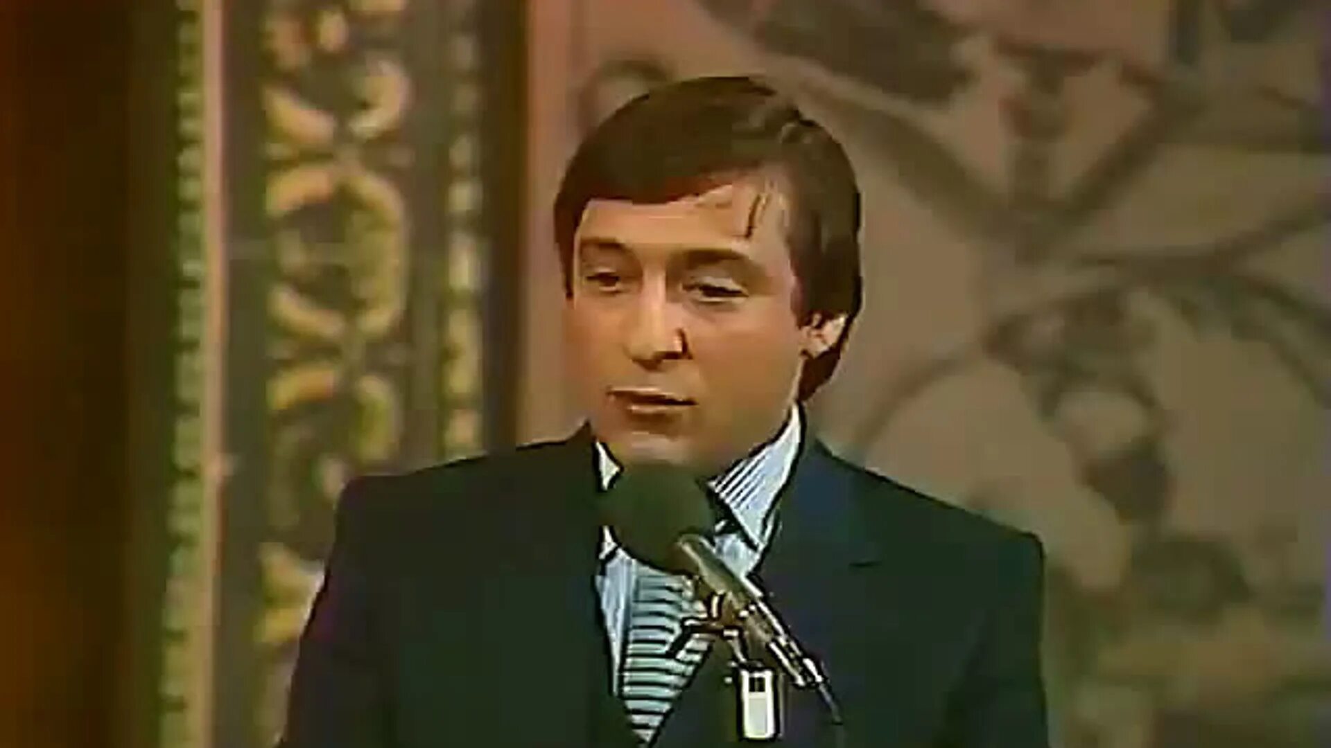 Хазанов предатель. Геннадий хазанов 1988. вокруг смеха хазанов. геннадий хазанов смеется. хазанов 1989.