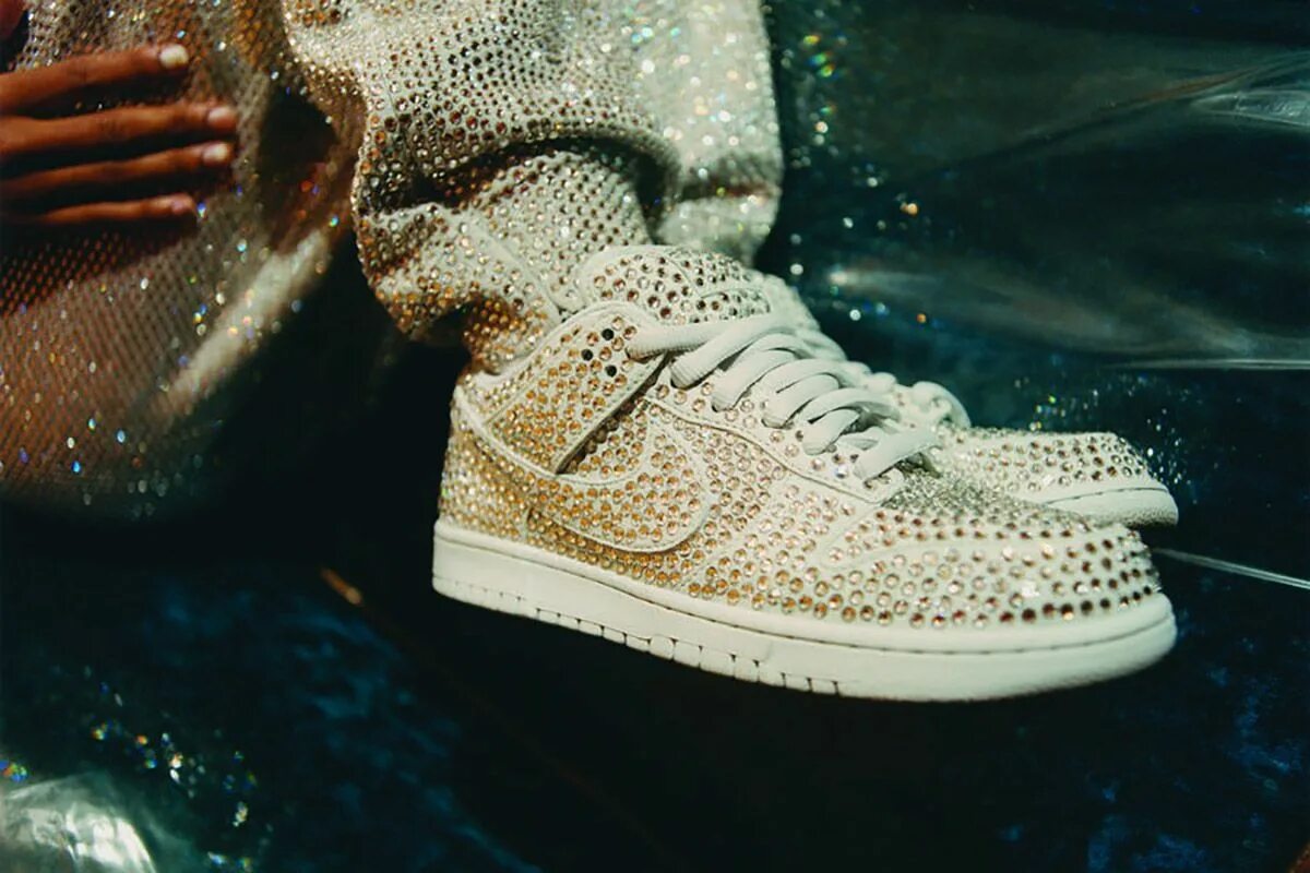 Nike x cactus plant flea. Nike Dunk x Swarovski. Nike Dunk Swarovski. Nike Air Force x Swarovski. Nike SB Dunk Low Swarovski.