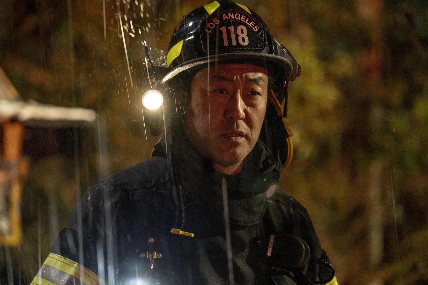 911 служба спасения сериал чимни. сериал служба спасения 9 1 1. говард хен 911. 911 служба спасения чимни. 911 служба спасения сериал.