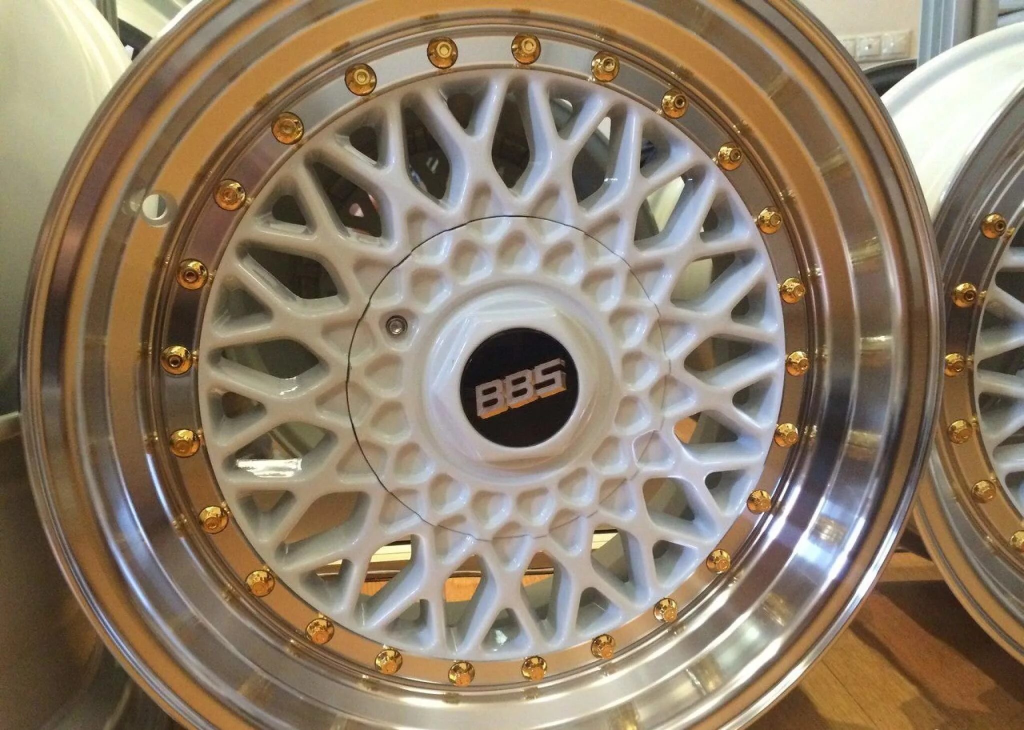 Диски бмв е34 5 стиль. Легендарные диски. Bbs rc 090 r17. Bbs 4 100. Литье bbs литье 17.