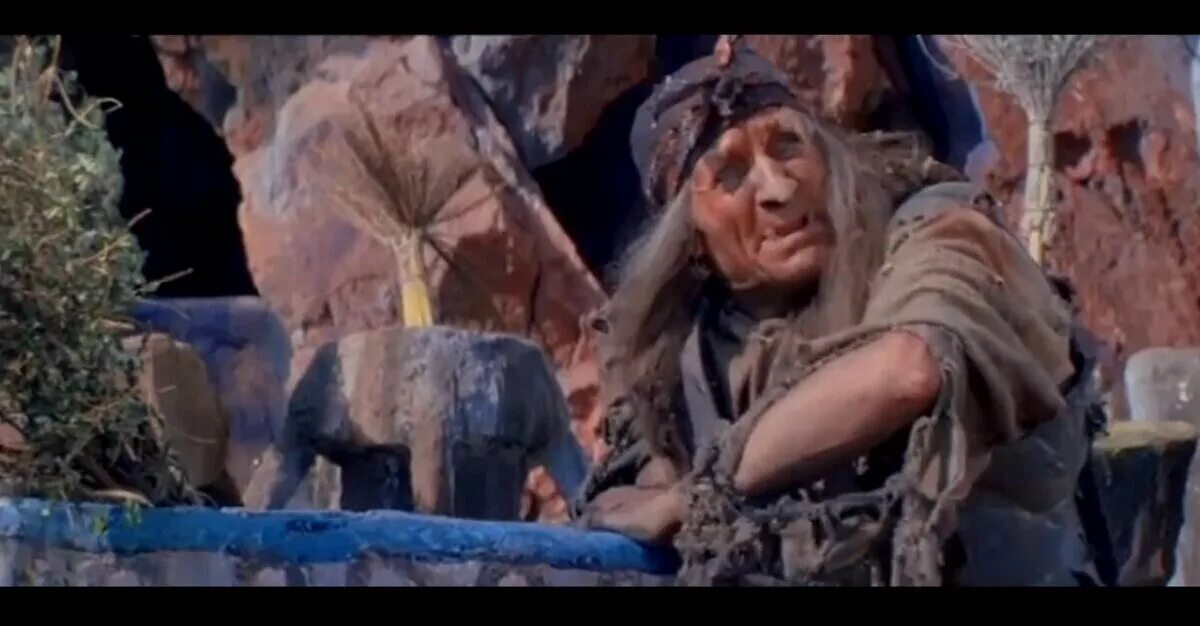 Баба яга в фильме огонь вода и медные трубы. Вера алтайская огонь вода и медные трубы. Георгий милляр в роли бабы яги. Огонь вода и медные трубы баба яга. Огонь вода и медные трубы баба яга.