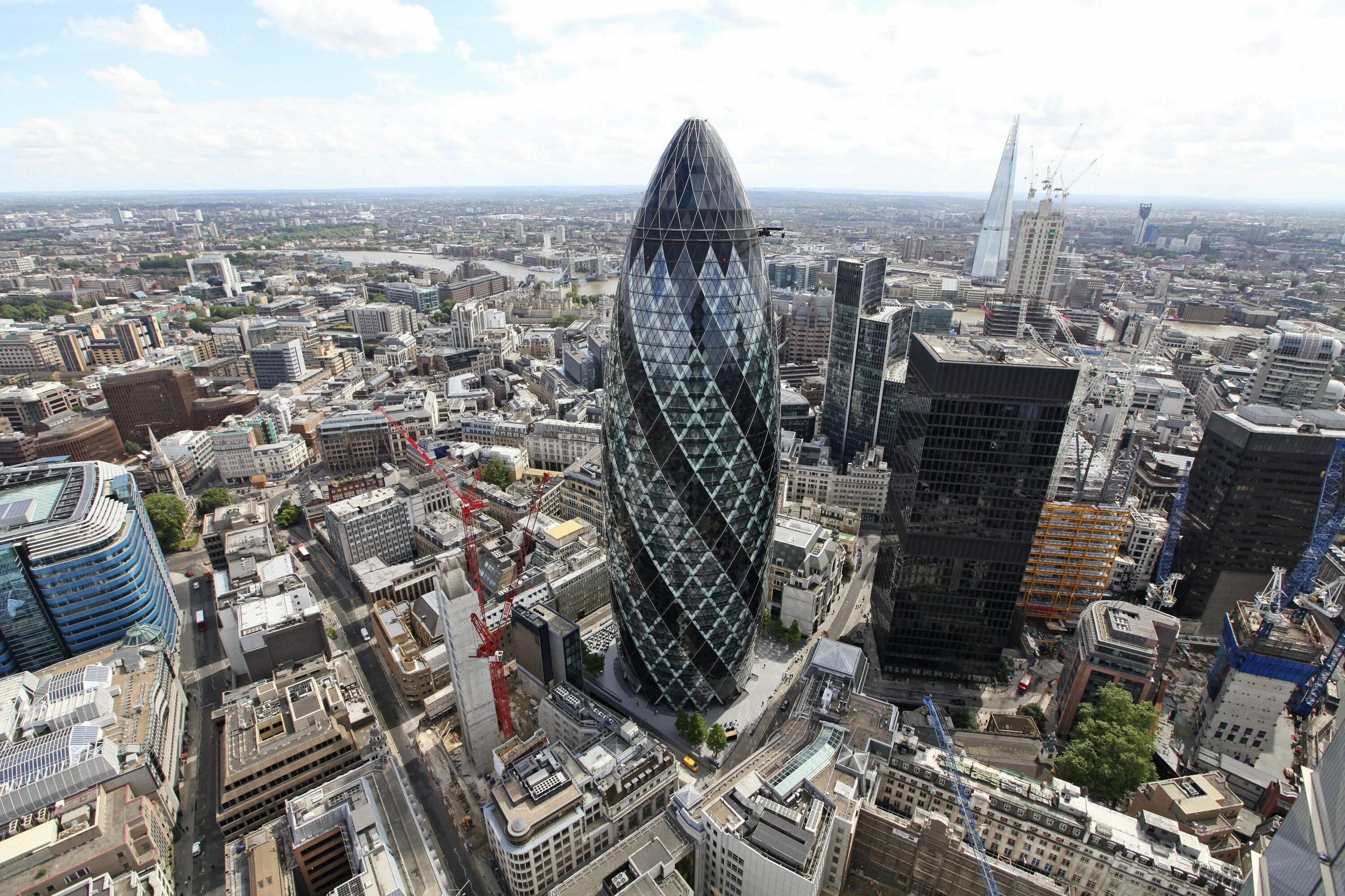 Как называются здания в городе. The Gherkin в Лондоне. Хейшем-Билдинг Лондон. Лондонская архитектура. Лондон Сити название зданий.