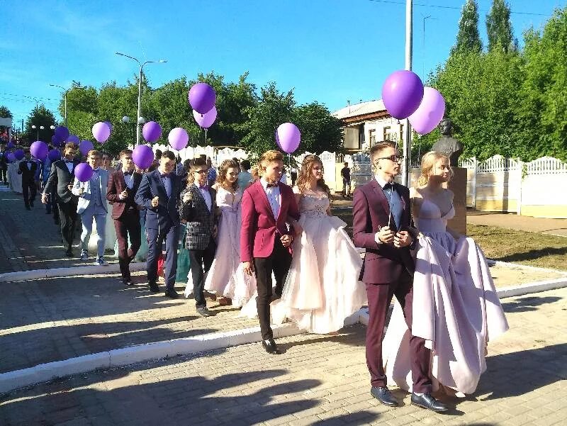 Погода в рузаевке по часам. Рузаевка в праздники. Рузаевка выпускной 2021. Выпускной Рузаевка. Выпускной 2000 год в Рузаевке 9 школа.