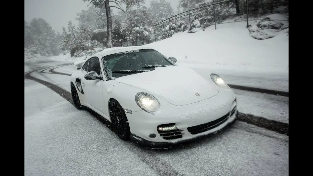 Порше 911 зимой. Белый снег белый порш. Белый снег белый порше. Белая порше панамера зимой. Панамера 970 кузов.
