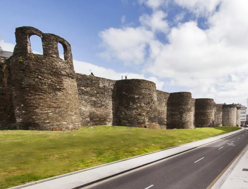 Римские стены в Луго Испания. Древнеримские стены Луго. Древние римские стены в Городке Луго.. Крепость Луго Испания.
