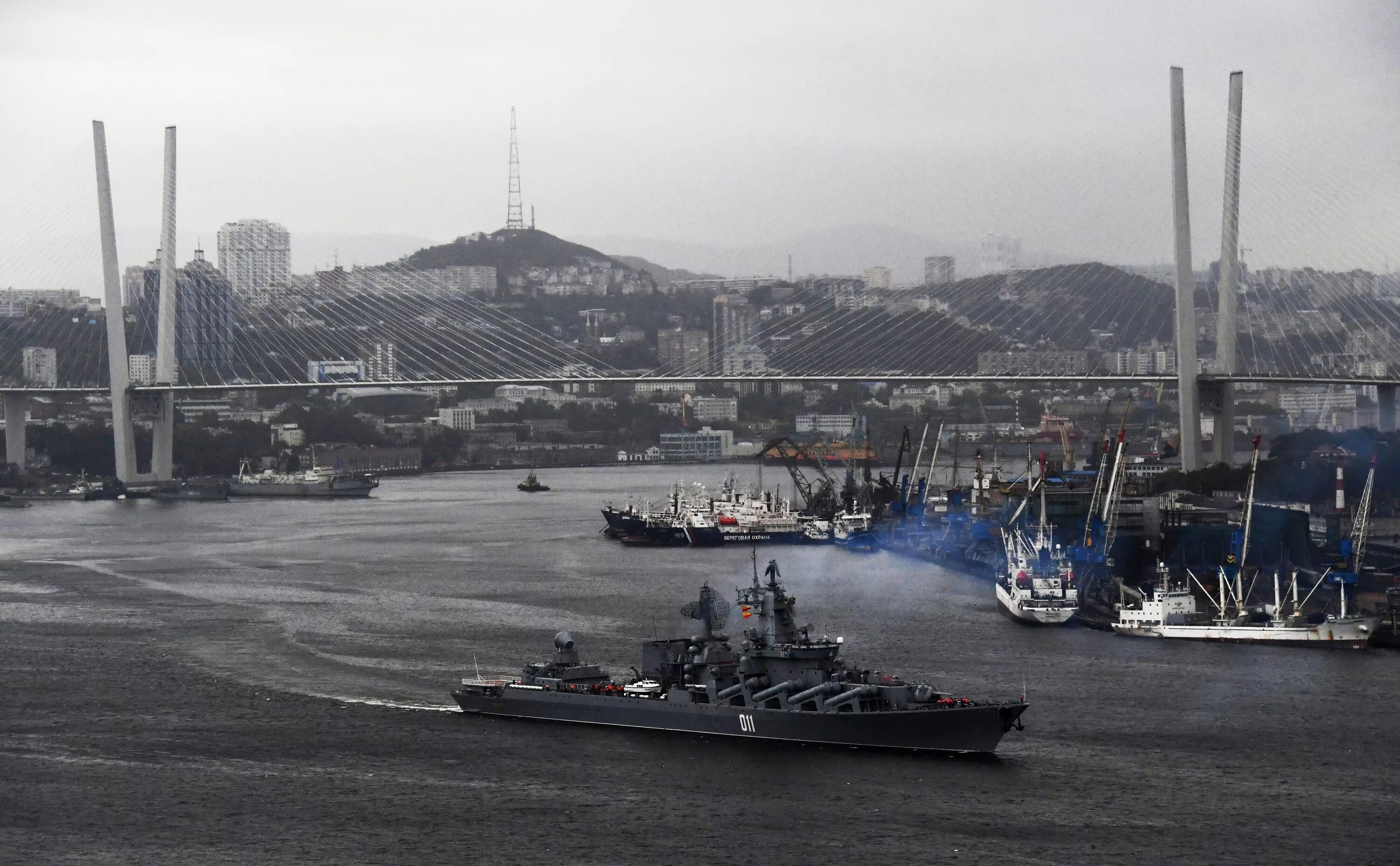 Город военно морской порт. Тихоокеанский флот Владивосток. Владивосток Главная база Тихоокеанского флота. Порт ВМФ Владивосток. ВМФ ТОФ Владивосток.