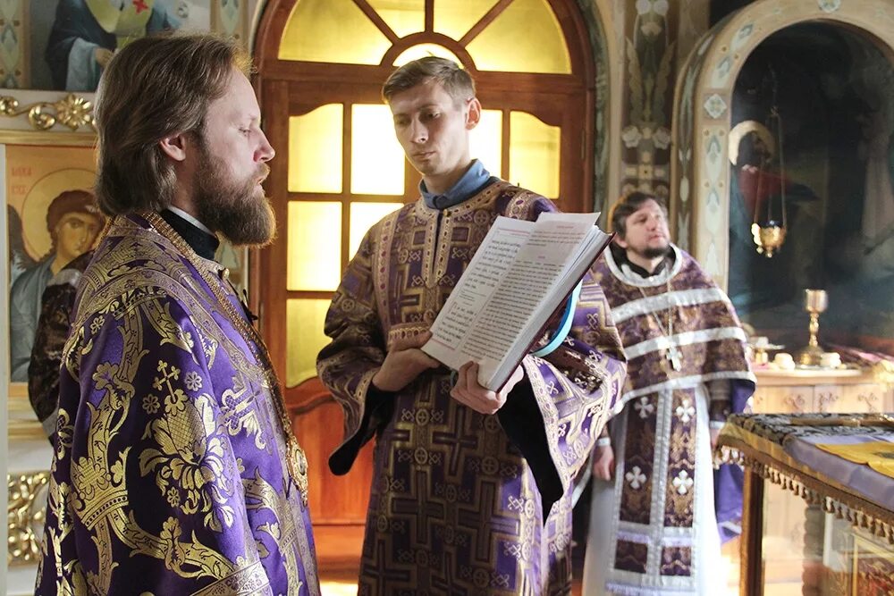 воскресное богослужения картинки. храм православный боголужениелитурги. великий пост фото красивые. в храме христа спасителя великий четверг. начало службы в церкви сегодня вечером.