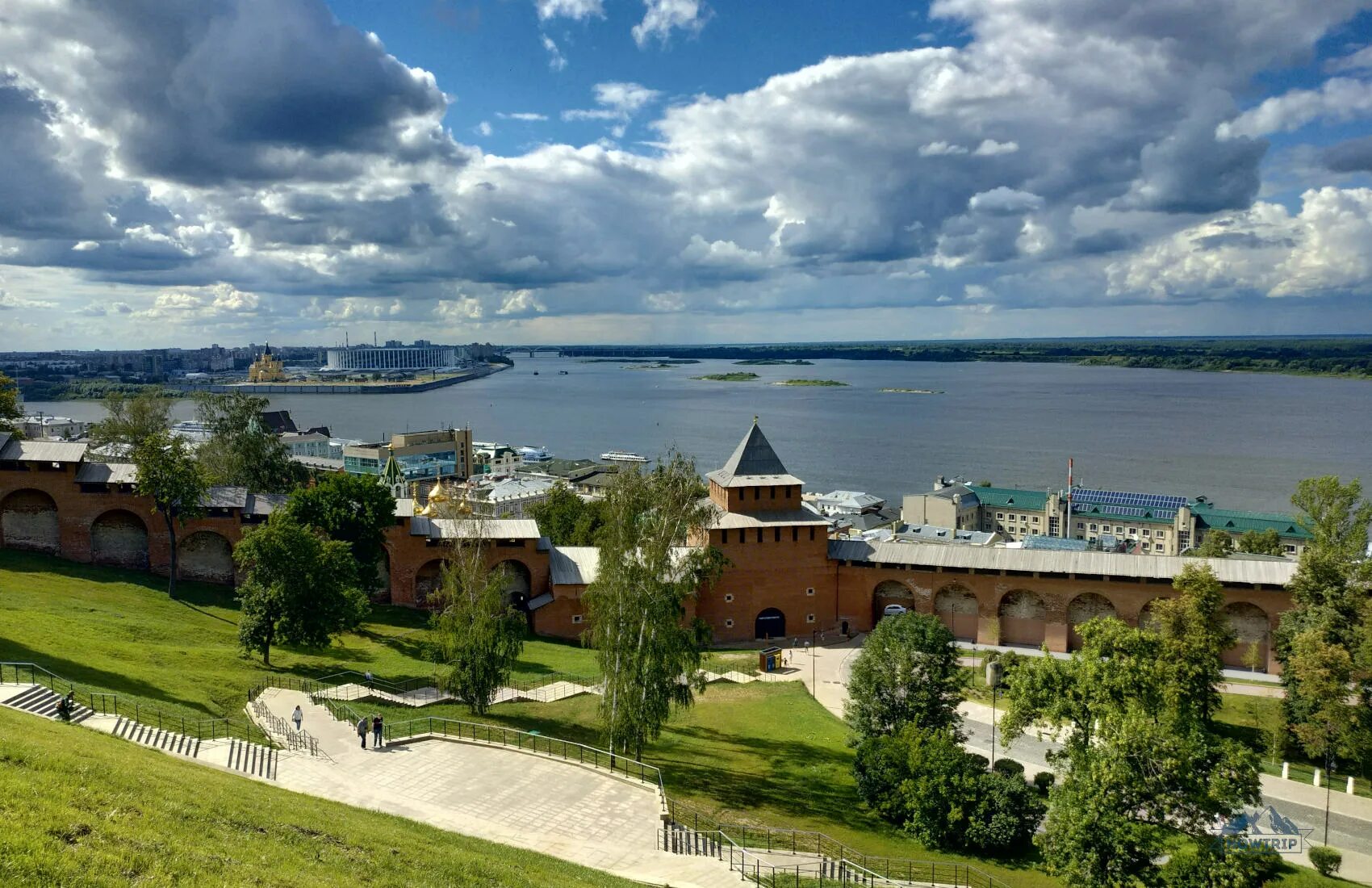 Нижегородский Кремль с воды. Нижний Новгород экскурсии. Экскурсия по Нижнему Новгороду. Нижний Новгород фото туристов.