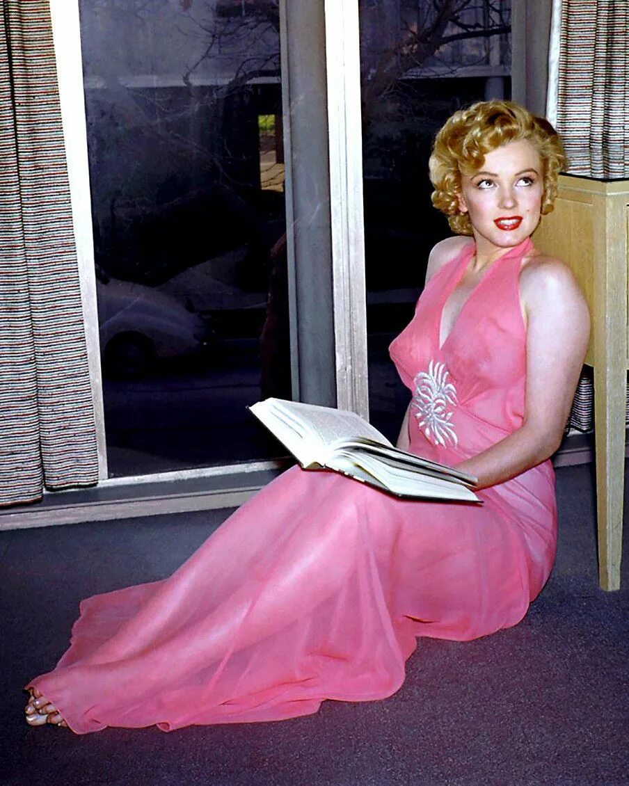 Мэрилин монро в брюках. Мэрилин монро фотосессия. Мэрилин монро 4к. Мэрилин монро. 1956 мэрилин монро look.