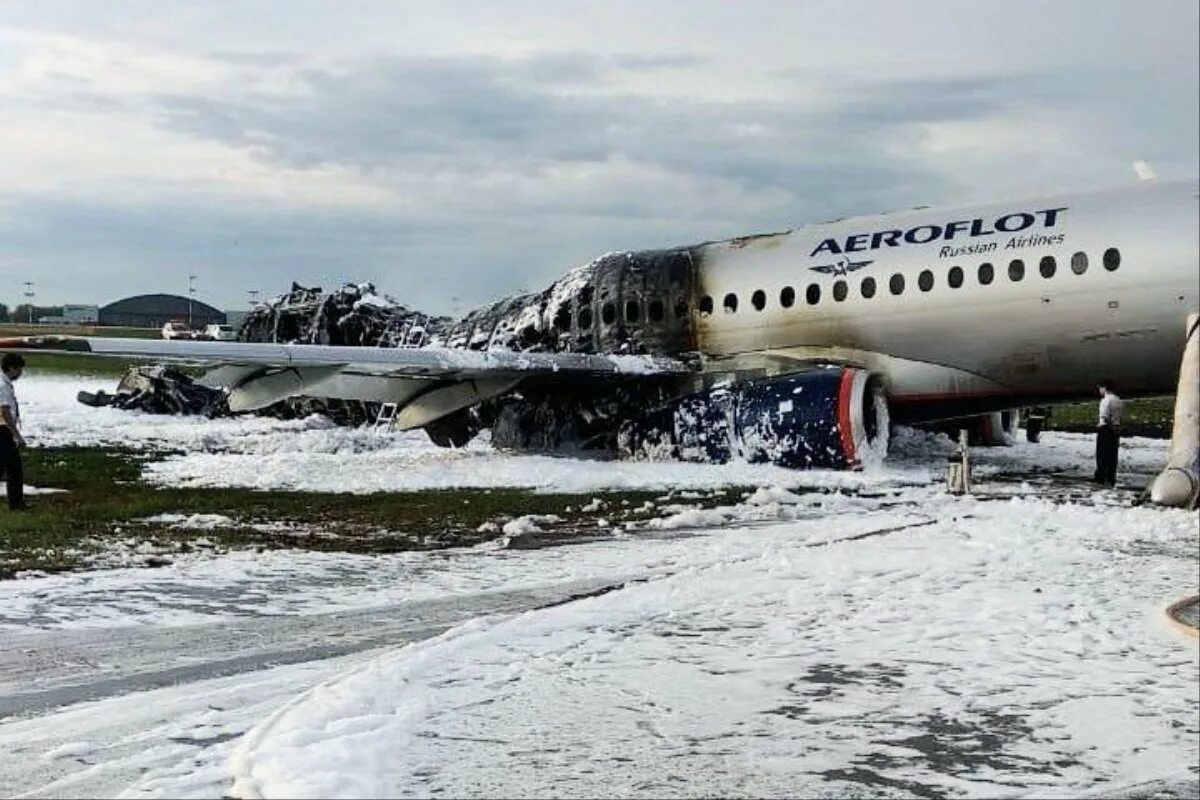 Разбился ивановский самолет. Авиакатастрофа SSJ-100 В Шереметьево. Катастрофа Суперджет 100 в Шереметьево. Катастрофа SSJ 100 В Шереметьеве. Авиакатастрофа в Шереметьево 2019.