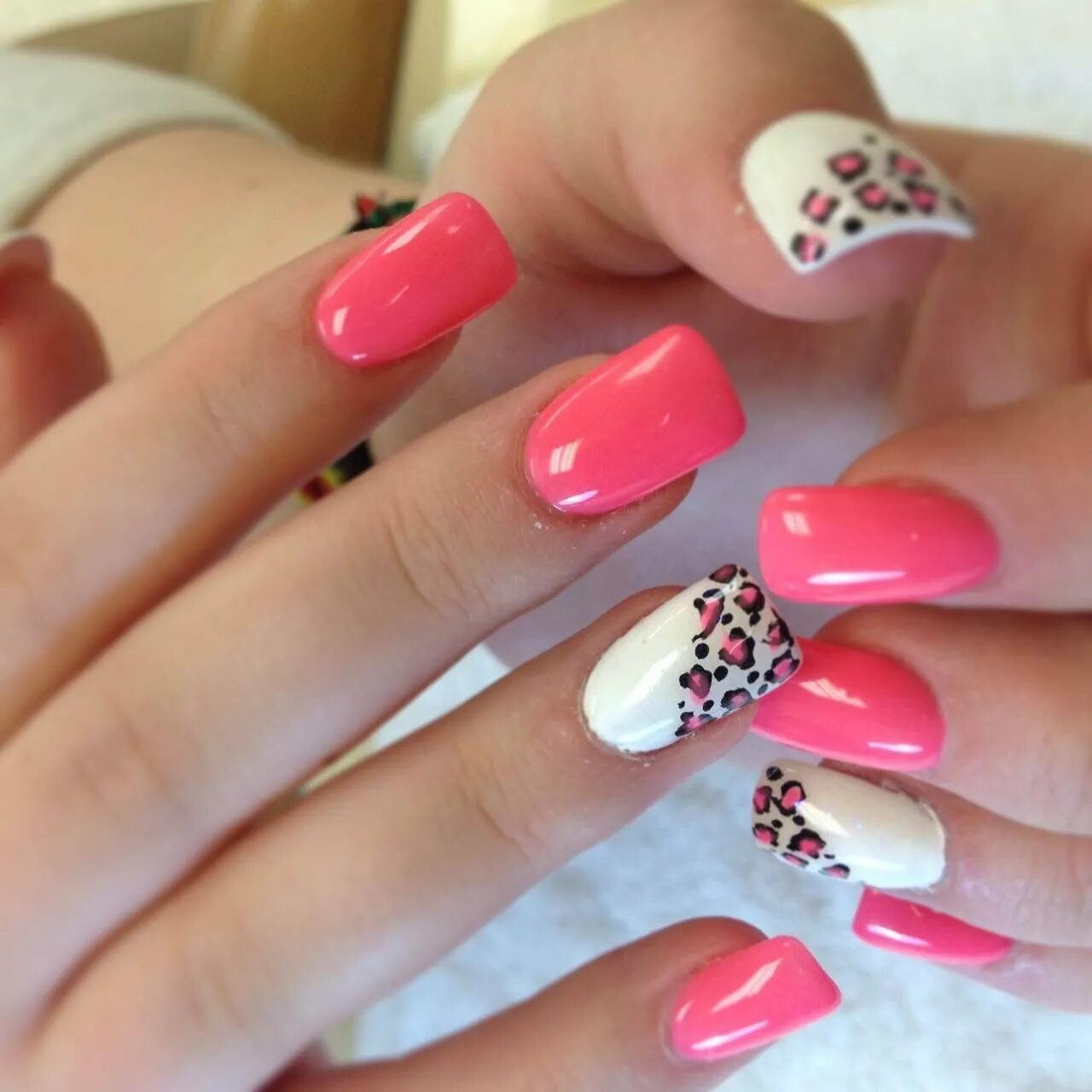 маникюр с узорами. красивый маникюр на нарощенные ногти. ногти френч с рисунком красивым. дизайн нарощенных квадратных. нарощенные ногти квадрат.