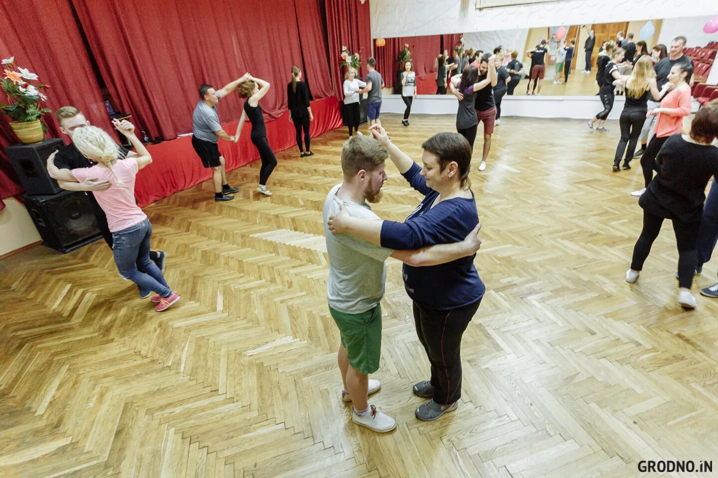 Танцы спб для начинающих. Танцы бачата леди. Танцы спб для начинающих. Соревнования по танцам нижний новгород 2023. Танцы спб.