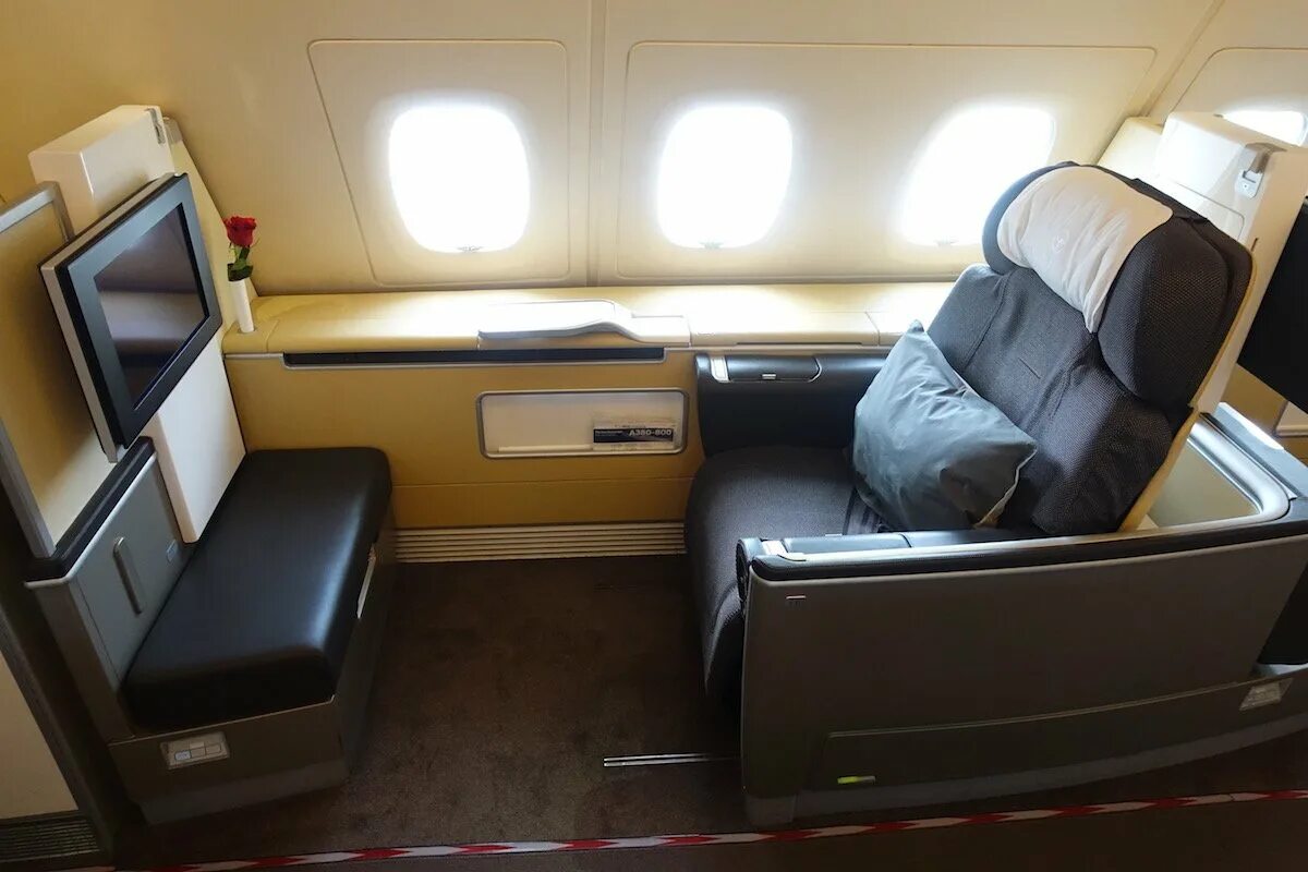 First class купить. Lufthansa first class a380. Lufthansa first class.