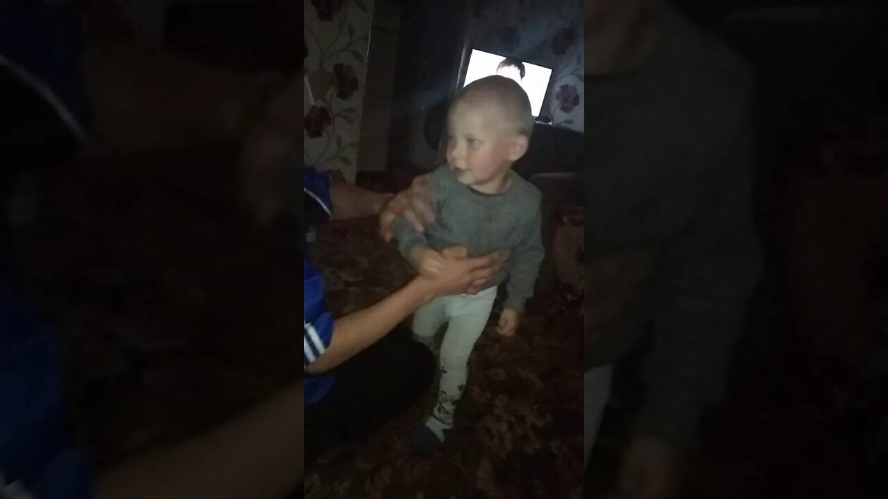 Я сошлась с младшим братом бывшего. Драка с младшим братом. младший брат дерётся. заступился за младшего брата. драка с двоюродным братом.