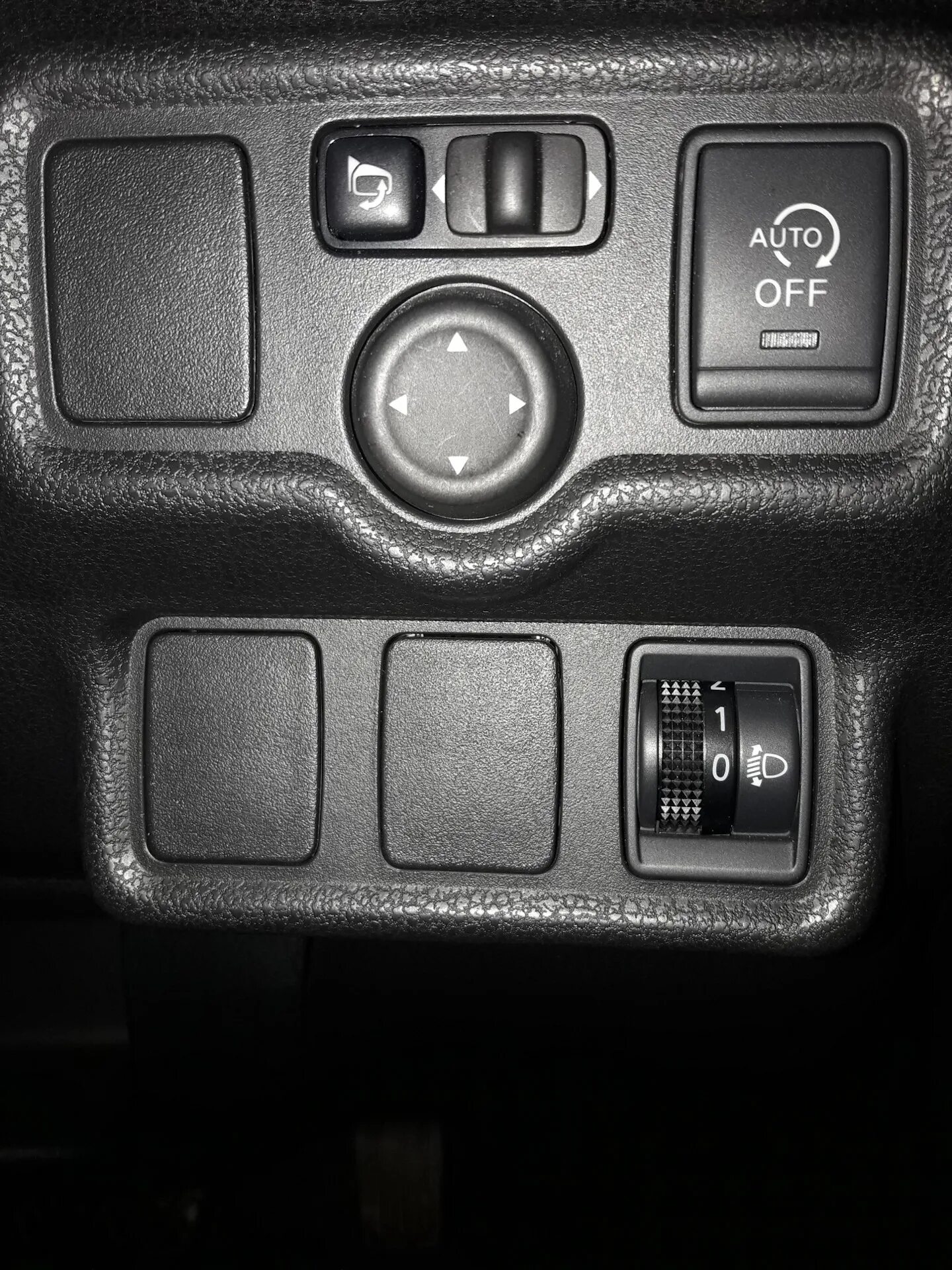 Automatic off. Кнопка auto off Nissan Note. Кнопка эко Ниссан ноте е 12. Кнопки на панели управления Nissan Note. Ниссан ноут 2013 кнопки.
