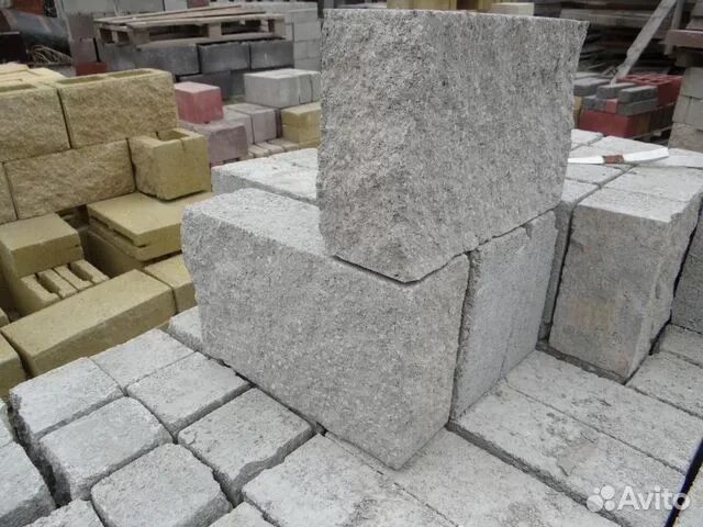 Блок стеновой "рваный камень" м200. Блок стеновой "рваный камень" м200. Пустотелые декоративные блоки. Колотый камень блок. Блок облицовочный рваный камень 390х195х190мм.