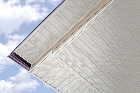 СОФИТ БЕЛЫЙ ПЕРФОРИРОВАННЫЙ для сайдинга, длина 3м купить в Москве - Товар на картинке можно купить.