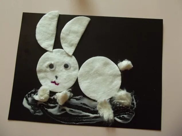 Зайчик из ватных дисков. Поделка заяц из ватных дисков. зайчик из ватного диска. заяц из ватных дисков аппликация. аппликация заяц из ваты.