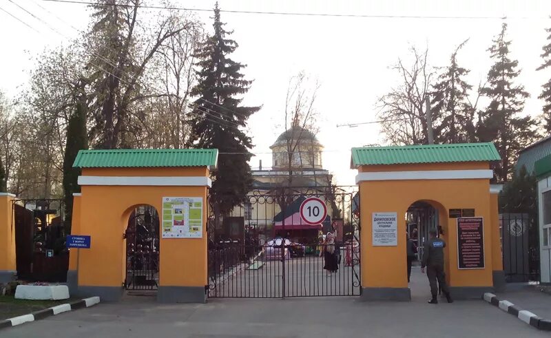 Даниловское кладбище матрона как добраться. Даниловское кладбище матрона московская. даниловское центральное кладбище, москва. могила матроны московской на даниловском кладбище. даниловское кладбище могила матроны.
