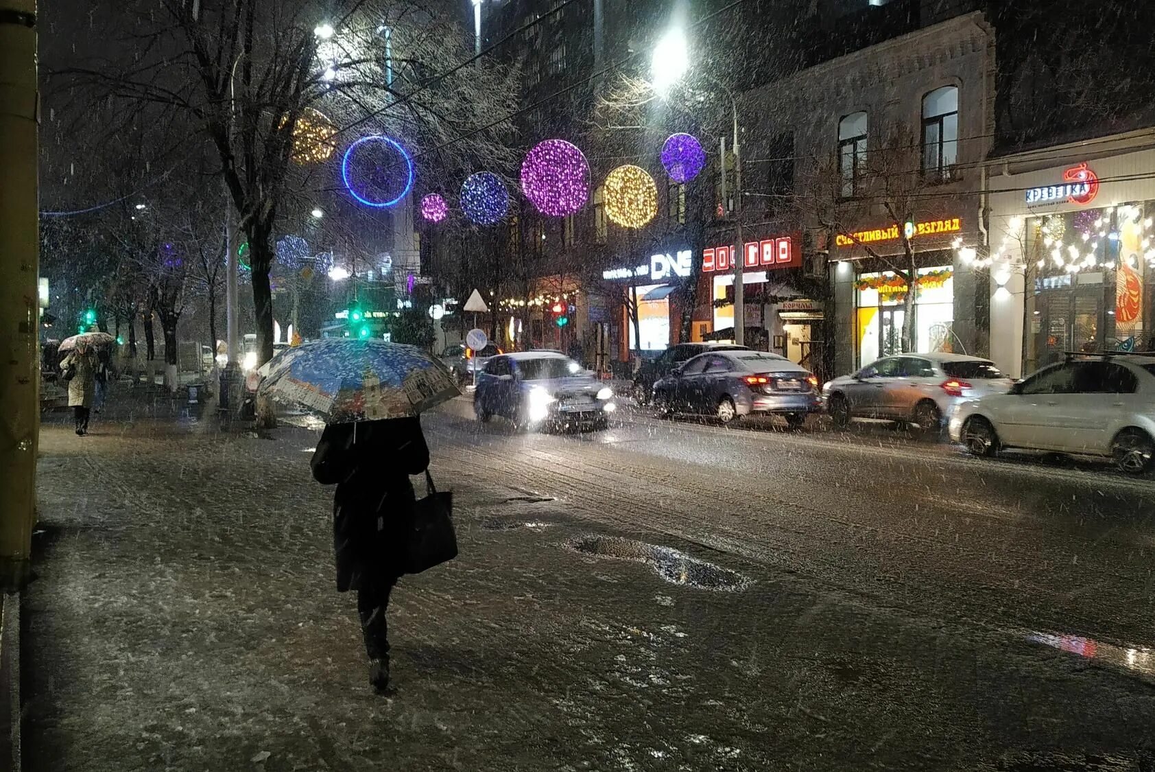 Зима в Краснодаре. Снег в Краснодаре. Краснодар зимой. Краснодар ночью зимой. Погода краснодар снег