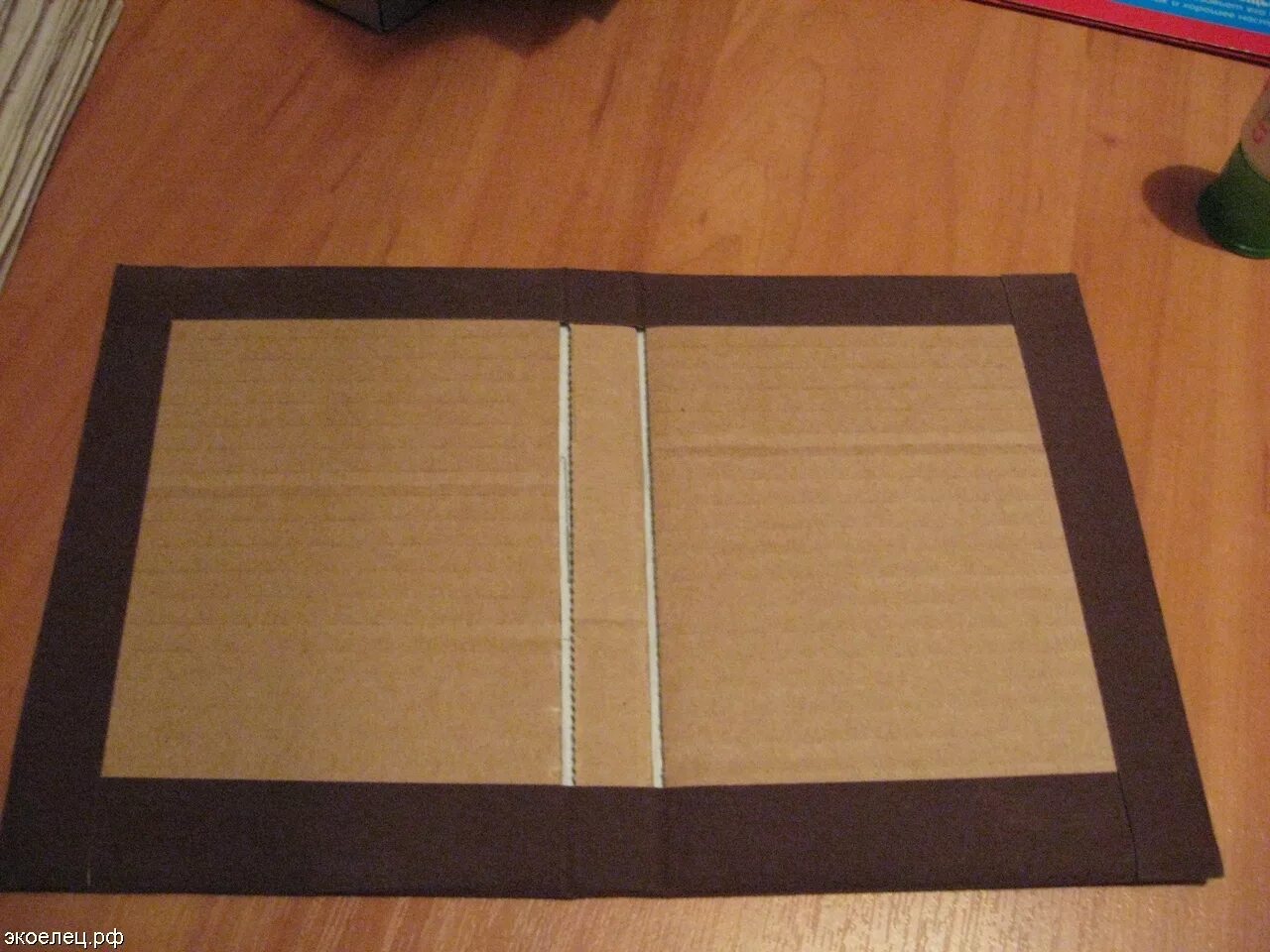 Как сделать книгу из коробки. Шкатулка книга из картона. Книжка из гофрокартона. Коробка-книжка из картона. Шкатулка книжка из картона.