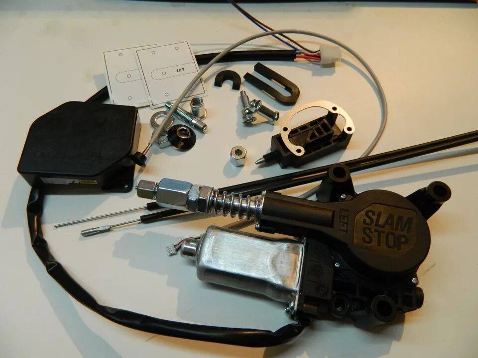 Универсальные доводчики на авто. Доводчики дверей на ваз 2112. Rulium доводчики. Универсальные доводчики на авто. Универсальный доводчик автомобильных дверей.