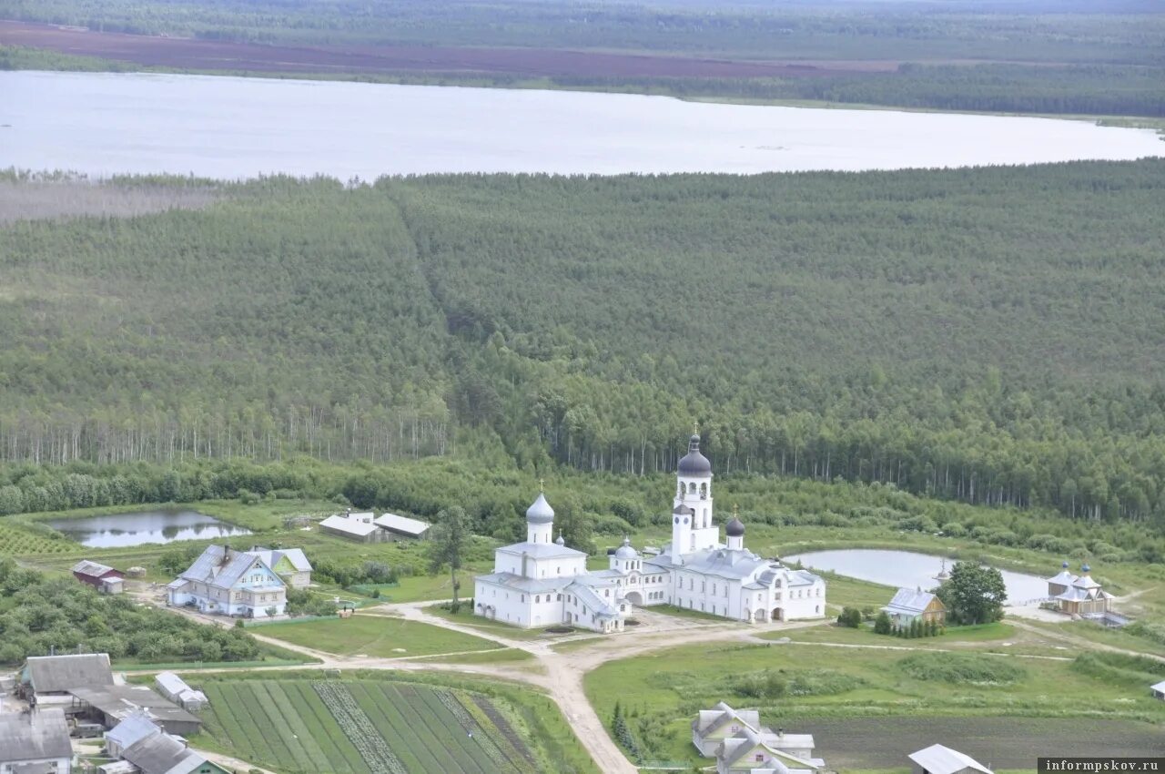 Иоанно-Богословский Крыпецкий монастырь. Крыпецкий монастырь Псковская область. Богородицкий Крыпецкий монастырь.