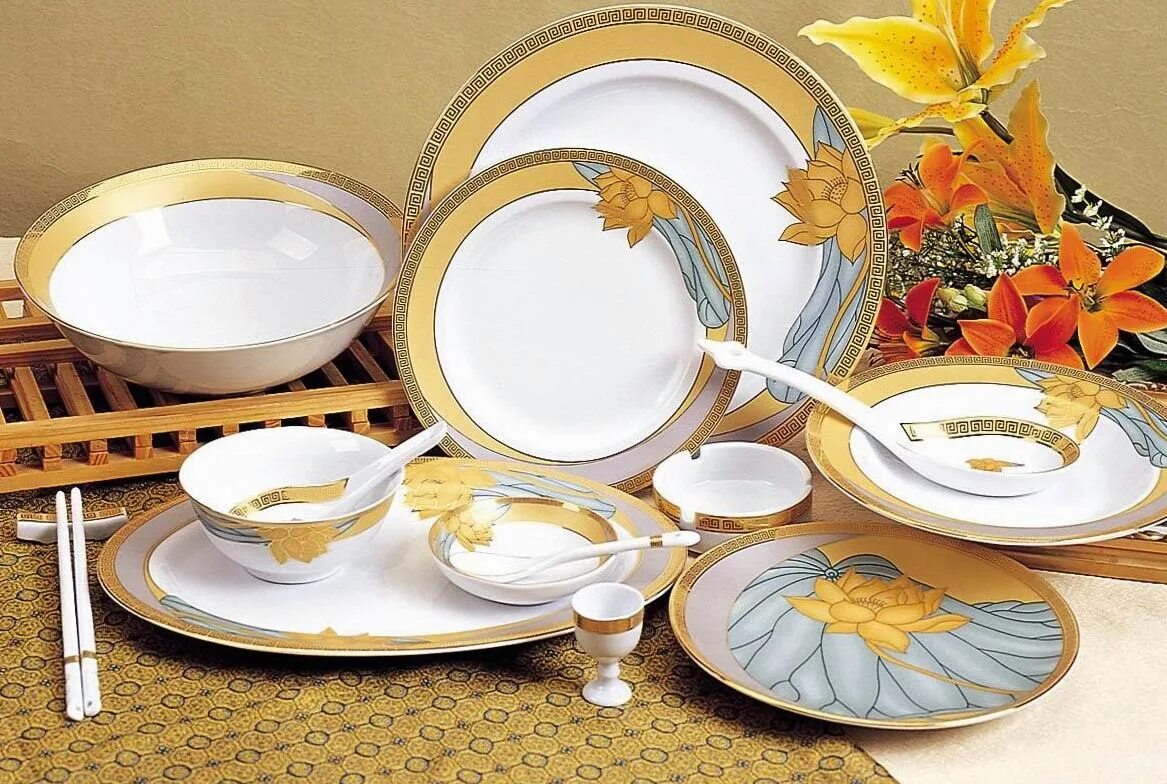 Столовый сервиз Dinnerware East vs West. Сервиз на подносе. Crockery. Королевский dinner Set. Dinner set