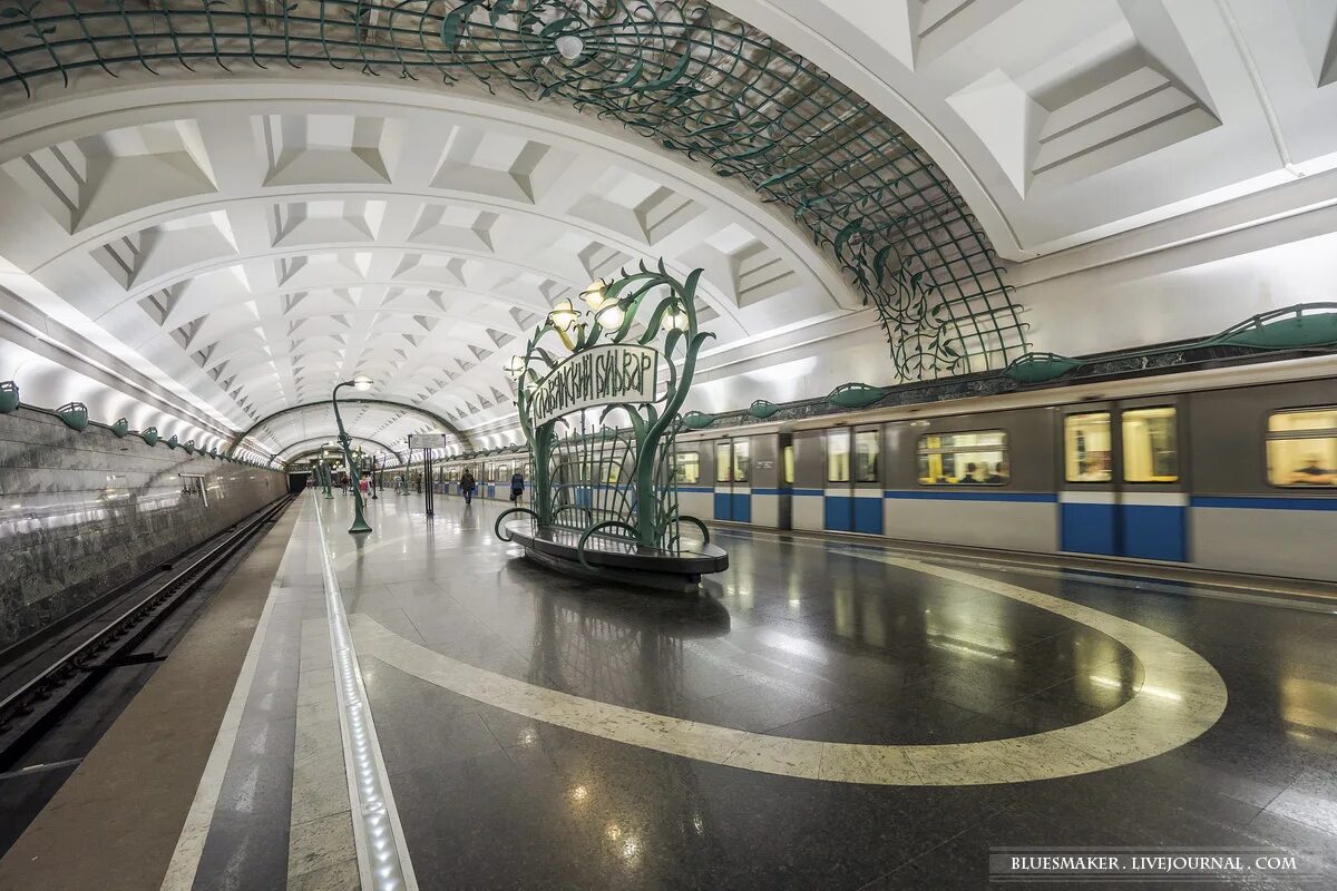 Метро славянский бульвар сколько. Станция метро Славянский бульвар. Метро Славянский бульвар Арбатско Покровская линия. Московский метрополитен станция Славянский бульвар. Станция метро Славянский бульвар платформа.