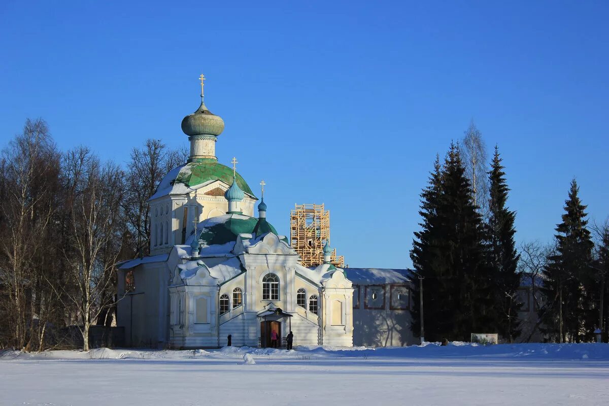 Тихвин в контакте. Тихвин Церковь крылечко. Церковь крылечко Тихвинский монастырь. Г Тихвин храм Тихвинской иконы. Храм Тихвинской иконы Божией матери (Арзамас).