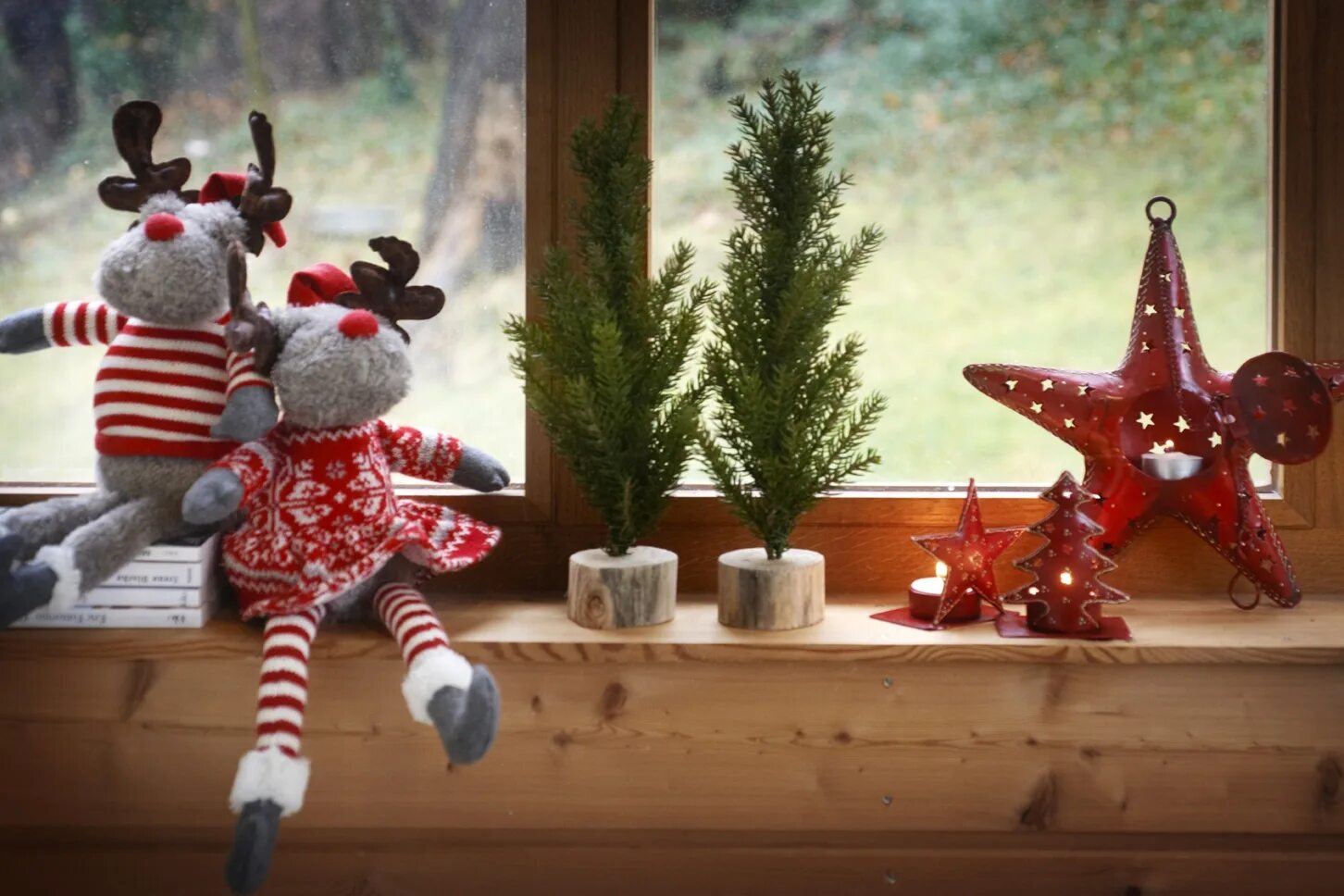 украшение подоконника к новому году. новогодний декор подоконника. новогодний декор подоконника. украшениеподоконика на новый год. новогоднее украшение подоконника.