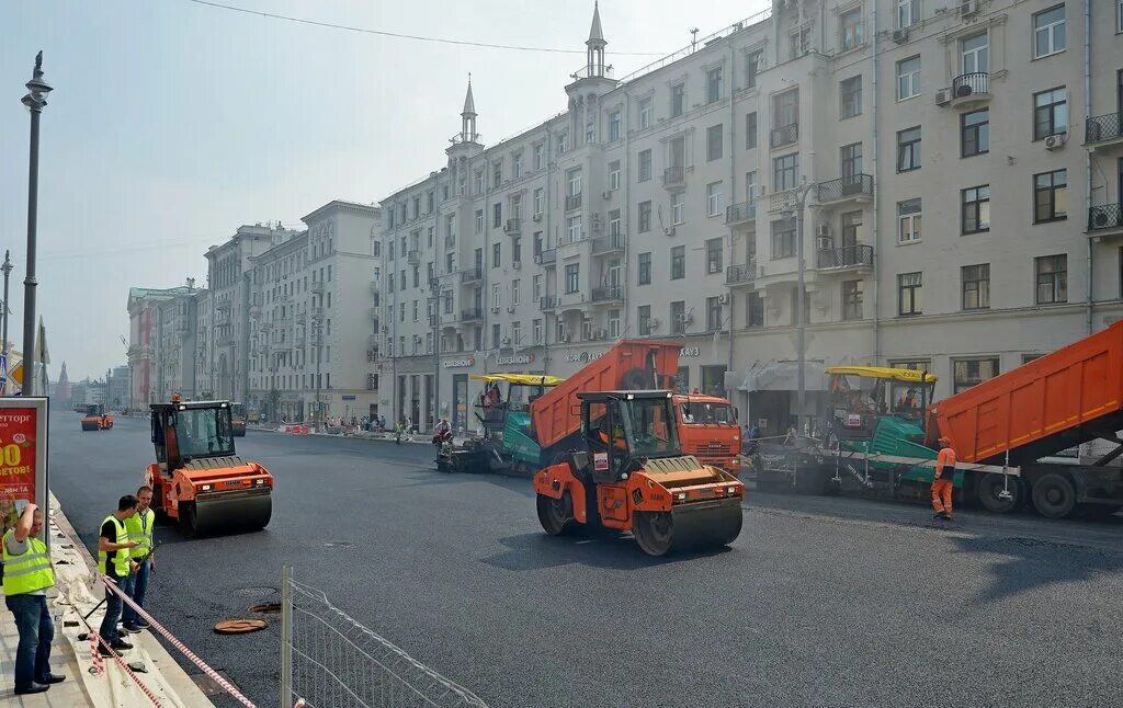 Асфальт в москве. Укладка асфальта. Благоустройство асфальт. Асфальтирование дорог москва. Москва асфальт 1.
