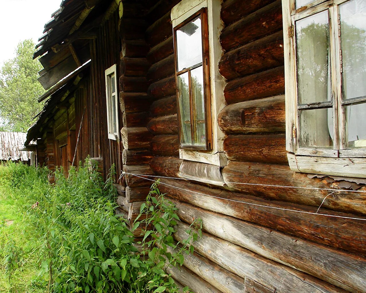 реставрируем старый деревянный дом. реконструкция старых деревянных домов. к чему снится ремонтировать старый дом. фото старый ремонт. восстановление деревянного дома.
