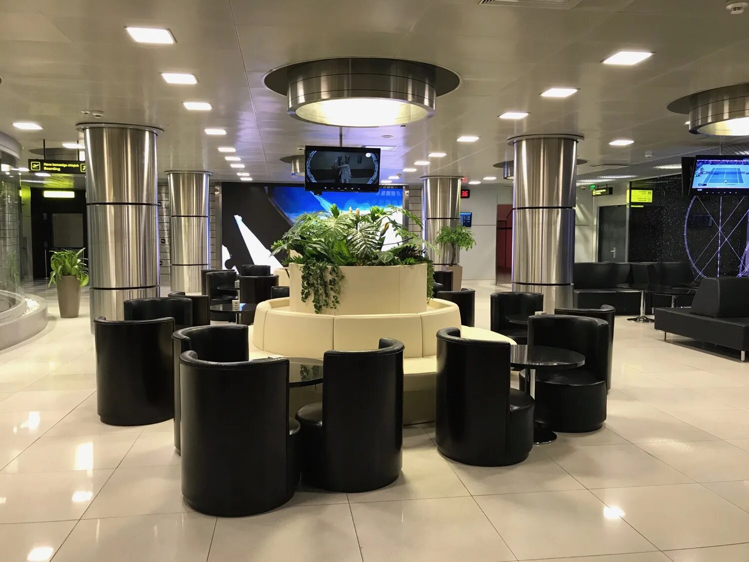 Бизнес зал ташкент. Cip Lounge Ташкент. Ташкент аэропорт VIP зал. Cip зал Ташкент. Вип зал Ташкентского аэропорта.